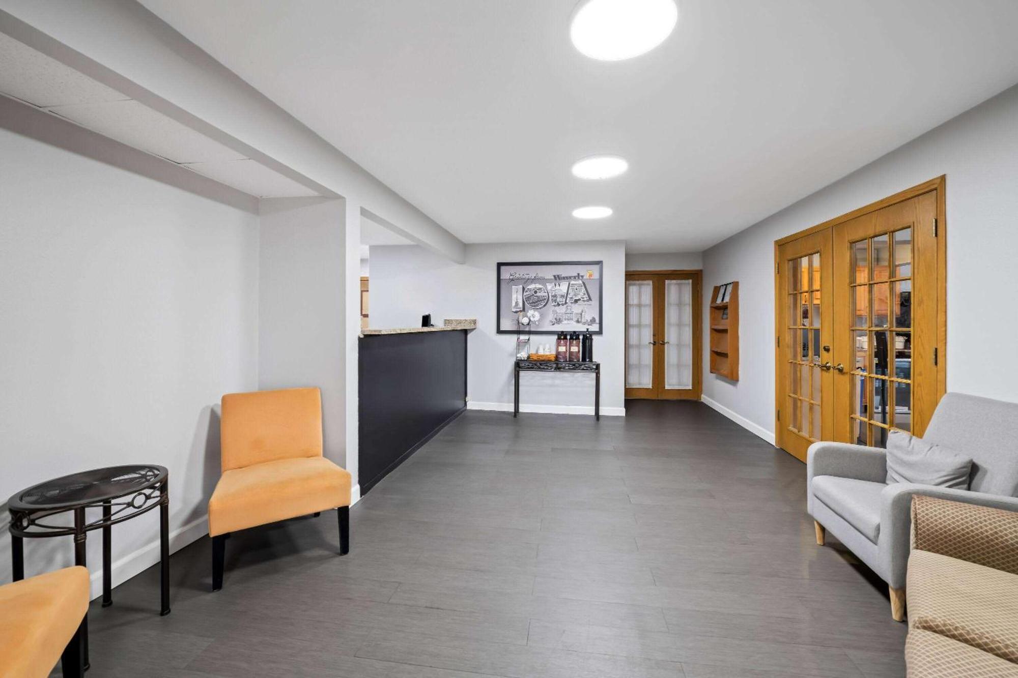 Super 8 By Wyndham Waverly Экстерьер фото