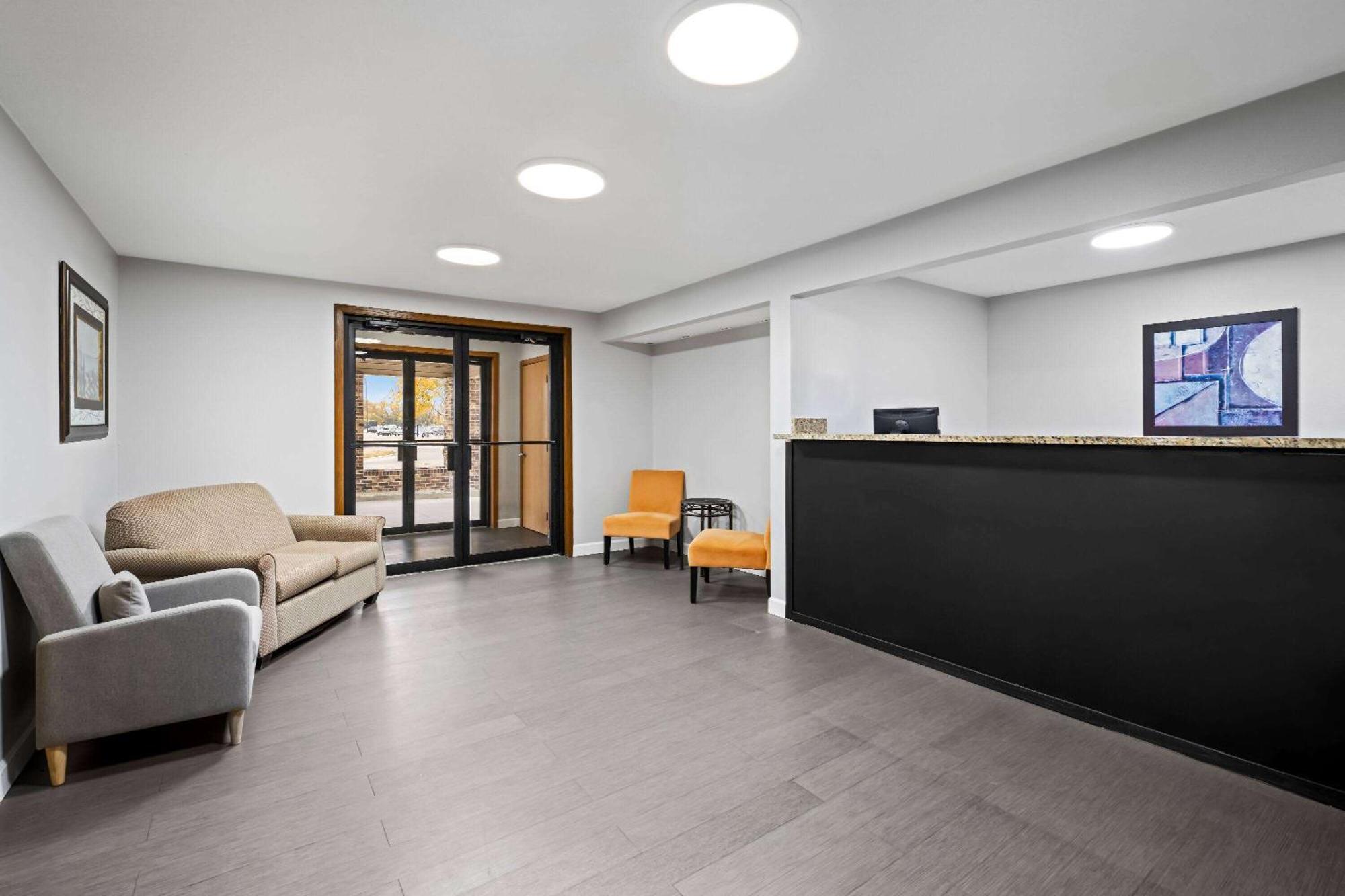 Super 8 By Wyndham Waverly Экстерьер фото