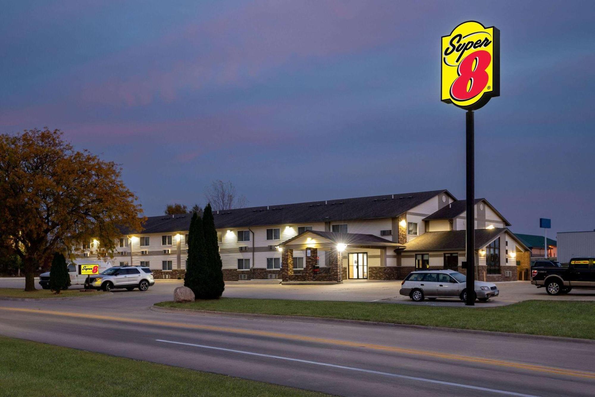 Super 8 By Wyndham Waverly Экстерьер фото
